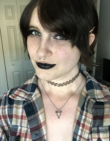 Scarlet Skeie perfekte pornografische bild