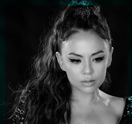 Janel Parrish nacktheit schöne bilder