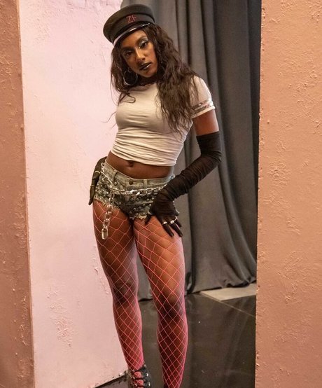 Ziwef hübsche nacktheit fotos