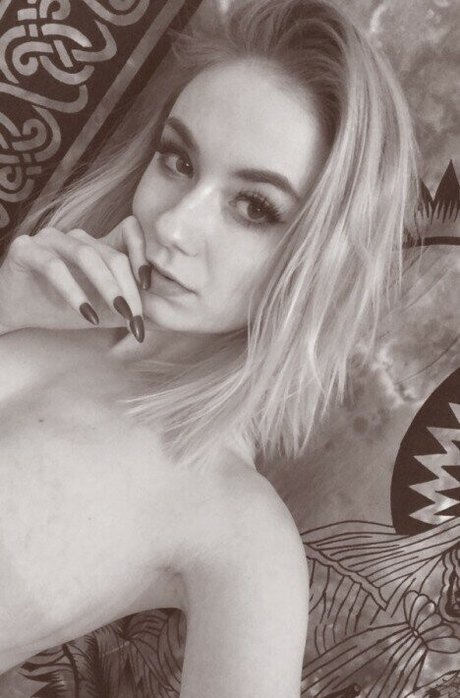 Oddcavities nacktheit top foto