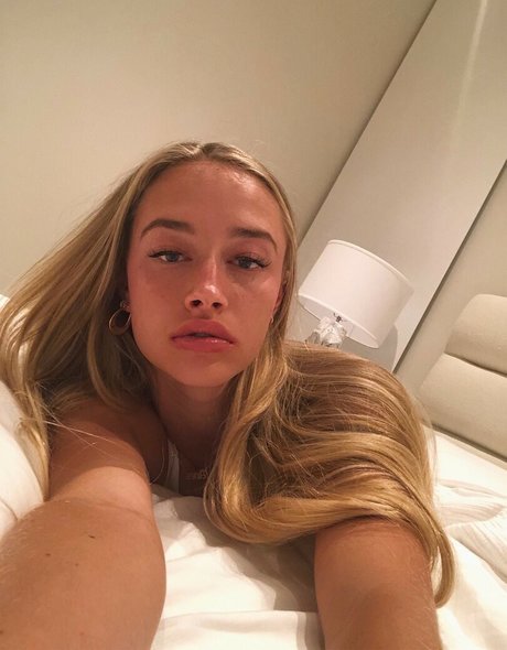 Mia Mastrov erotische pornographische bild