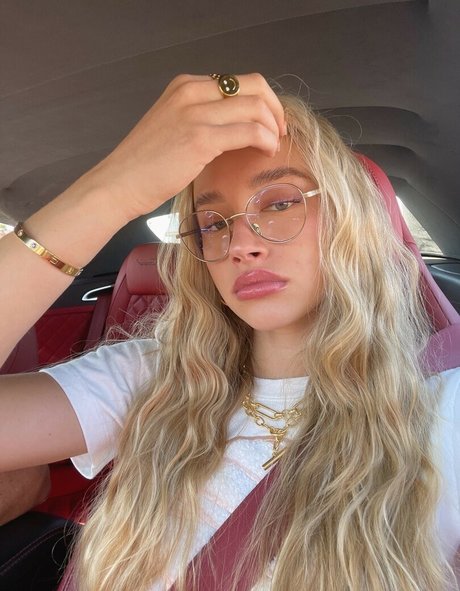 Mia Mastrov schauspielerin erotische foto