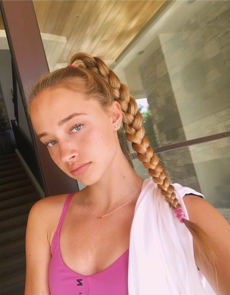 Mia Mastrov xxx nackte fotos