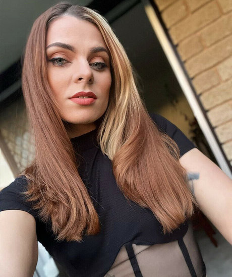 Sam Kicking hd akt fotos