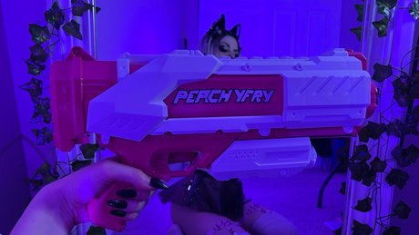 PeachyFry nackt schöne bild