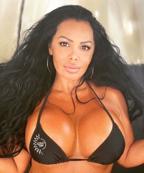 Carolina Luna sexy perfekte galerien