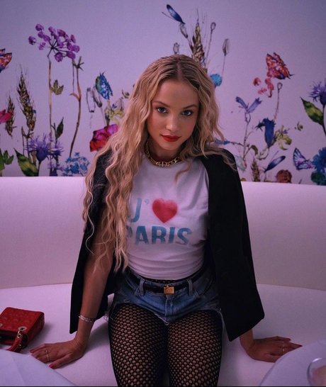 Rose Bertram xxx erwachsene archiv