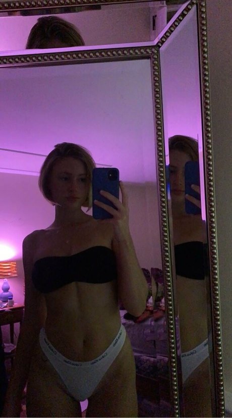 Snowbunski schauspielerin akt fotos