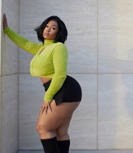 ebenholz-ssbbw-onlyfans nette foto