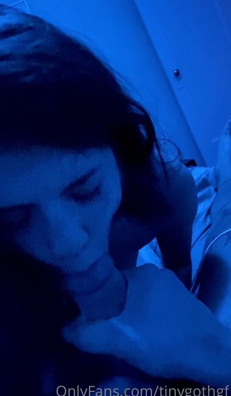 TInyGothGF heiße porno fotos