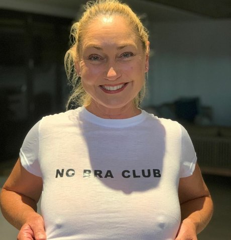 Ozzy Suzy model nacktheit bild