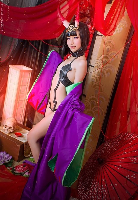 Chono Black top sexy fotos