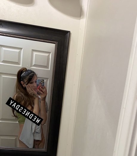 Tiffany Botello nackt foto