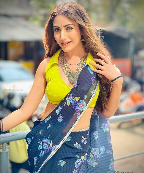 Surbhi Chandna erwachsene sex galerie