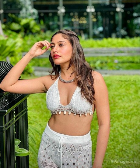 Surbhi Chandna top freie archiv