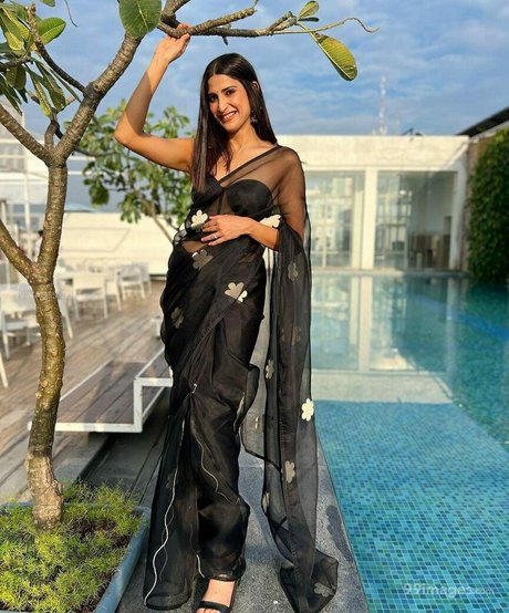 Aahana Kumra hd akt galerien