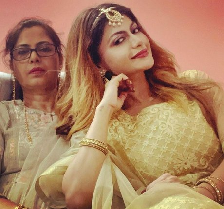 Suhaani Laskar schöne pornostar fotos