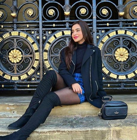 Ankitta Sharma hübsche pornographische galerie