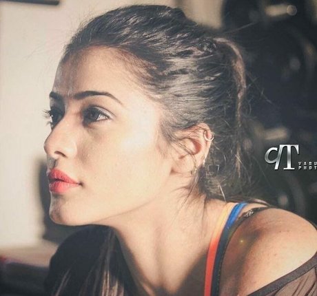 Ketika Sharma schöne nackten galerien