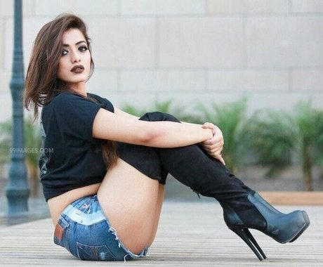 Ketika Sharma erwachsene nackte foto