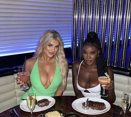 Liberty Poole erwachsene nette fotos