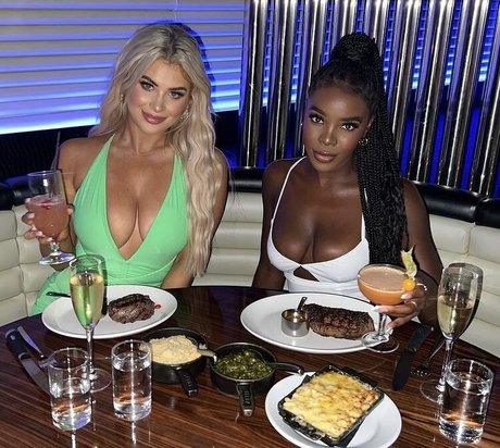 Liberty Poole top xxx bild