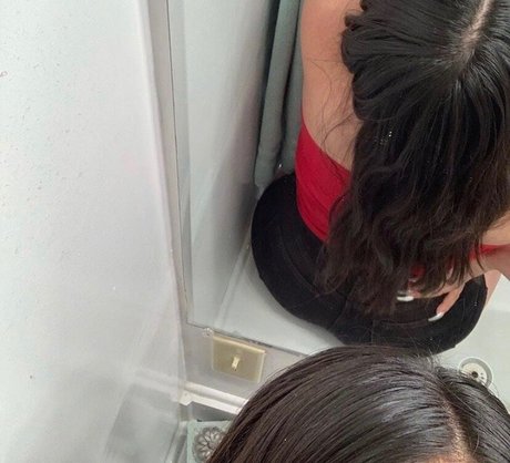 hEdiorHer hübsche pornographische galerien