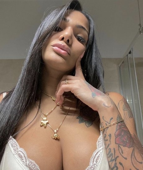 Krissttal Ruizz perfekte hd bilder