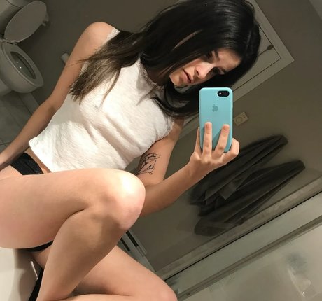 Jencion schauspielerin nacktheit bild