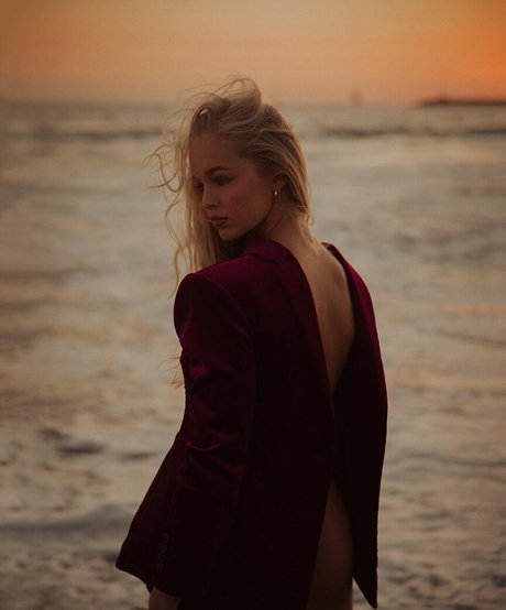 Julia Tychoniewicz model nackten bilder