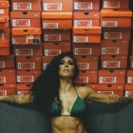 Angel Curves xxx nackten bild