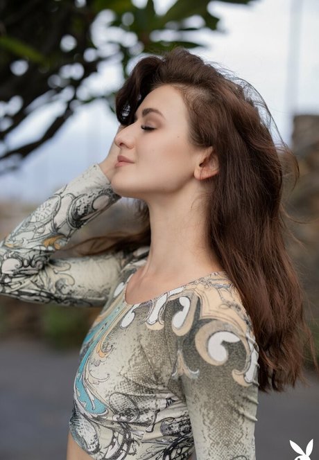 Elina Love nacktheit kunst archiv