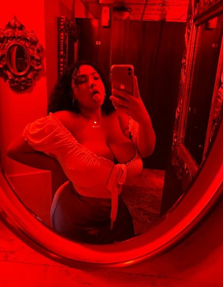 Deanelizyunes schauspielerin schöne galerie