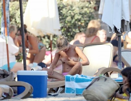 Amelia Windsor kunst nacktheit bild