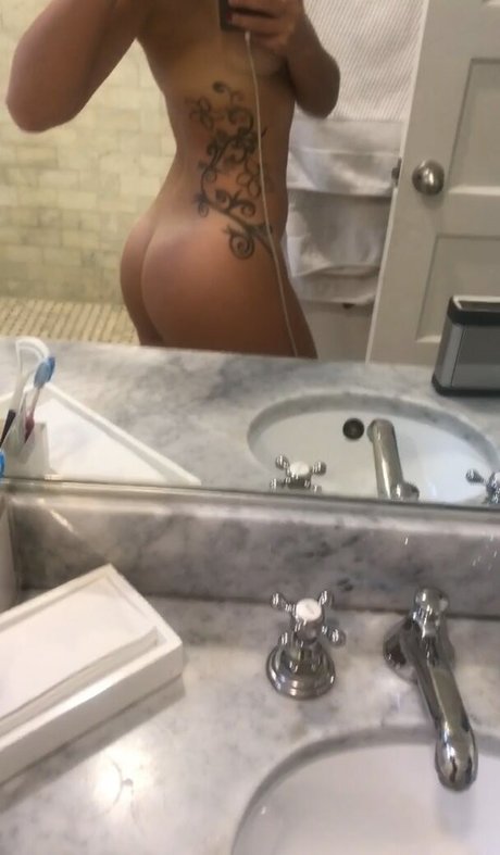 Olympia Valance exklusive nackt foto