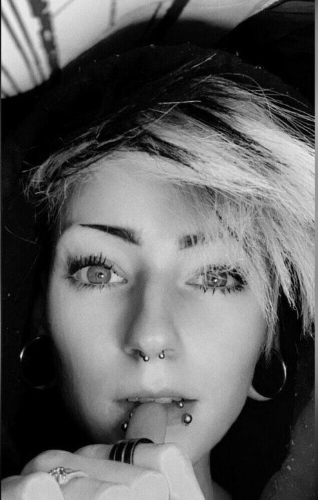 Hollowpix_ model galerie