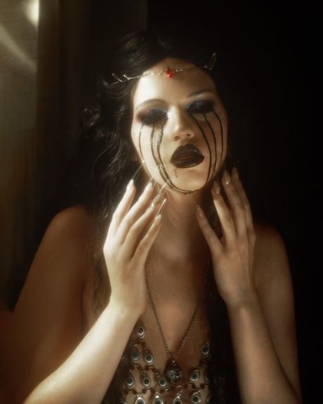 Emma Karla Peet hd xxx bild