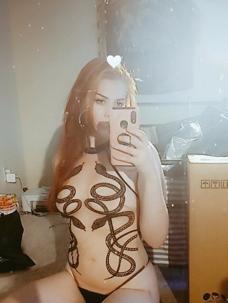 SmokeAndSomno erwachsene sexy foto