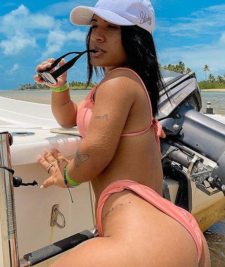 Dayanne Gomes top schöne bild