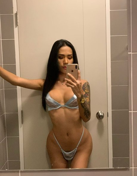 Miss Ryan Iris sex bild