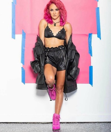 Nina nvk hübsche nackten galerien