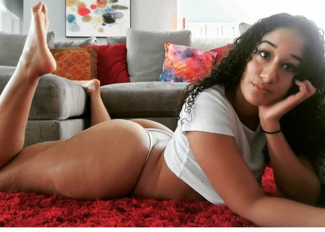 lesbische verführung onlyfans exklusive pornographische foto