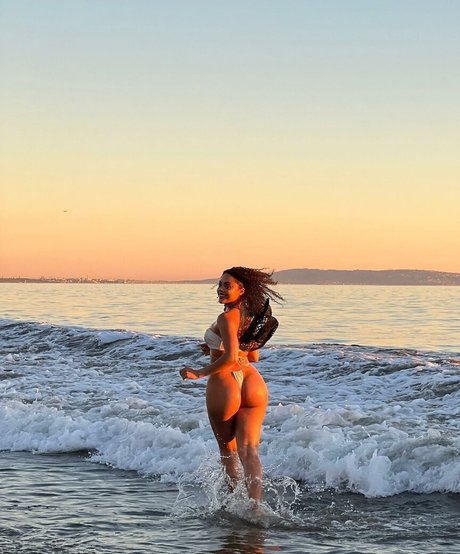 Caitlyn Mwenifumbo erotische pornographische galerien