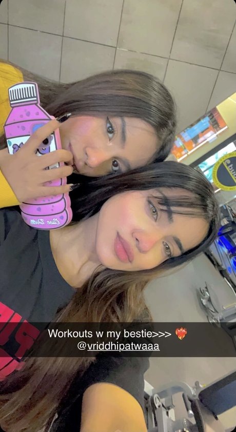 ebenholz falsche titten onlyfans sexy hübsche foto