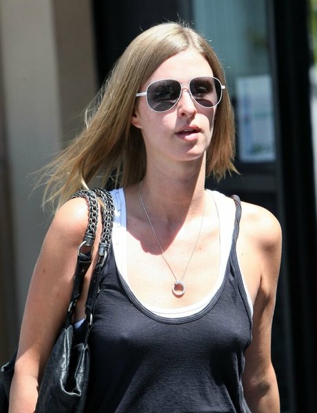 Nicky Hilton top hd archiv