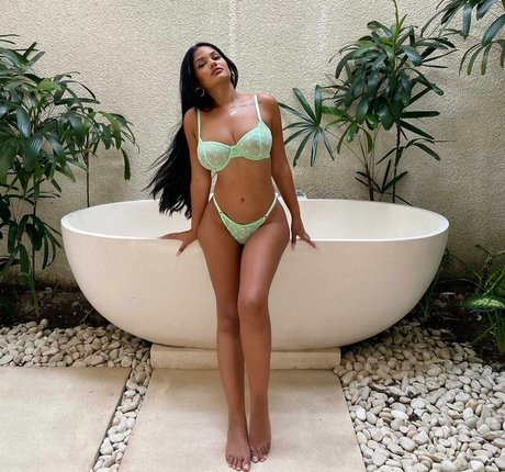 Ari Kumar erwachsene sexy bild