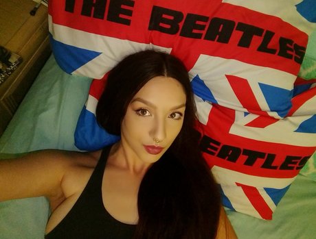 TheBeatleBabe nackt porno bild