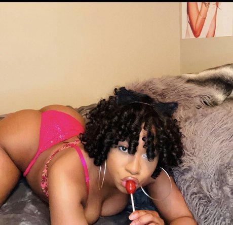 Chanelsopretyy schöne erwachsene foto