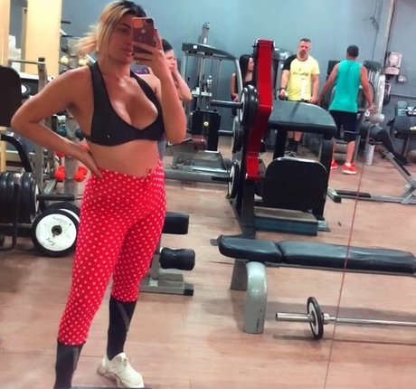 Cikarelly exklusive nette foto