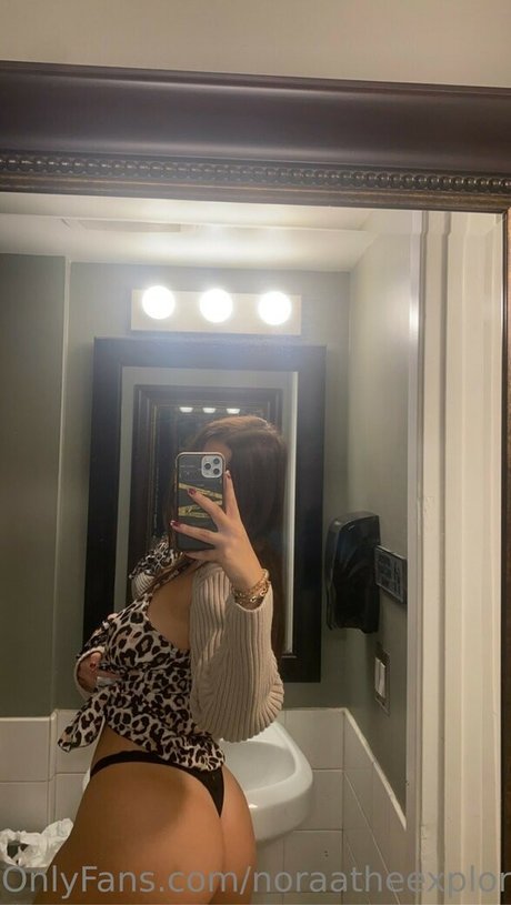 noraatheexplorer schöne akt bilder